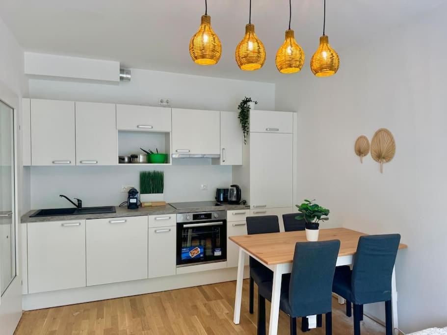 Rooftop Apartment With Balcony & Free Parking Wien Exteriör bild