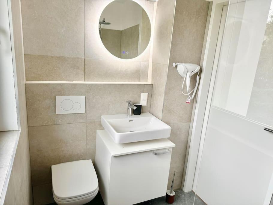 Rooftop Apartment With Balcony & Free Parking Wien Exteriör bild